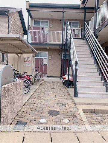 レオパレスブランシュヴァルIIIの玄関写真