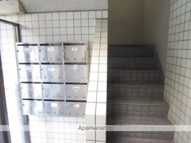 昭電社ビルの玄関写真