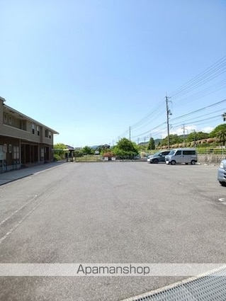 メール・ヴィラ[2LDK/55.81m2]の駐車場