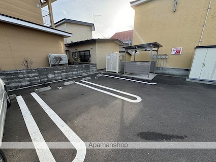 ベル　アビタシオン[2LDK/58.45m2]の駐車場1