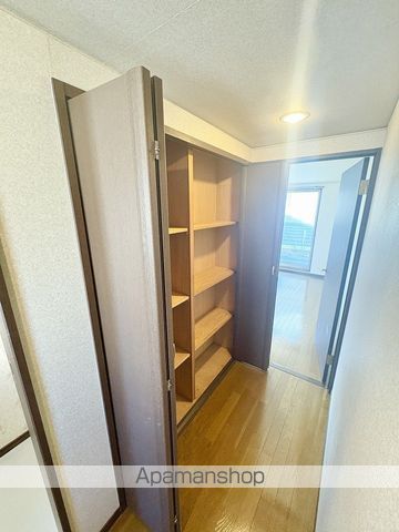 MOMOの実の内装写真
