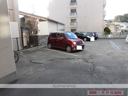 福岡マンション[1K/24.49m2]の駐車場2