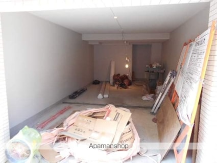 リアレスト東高円寺[1K/25.53m2]の駐車場