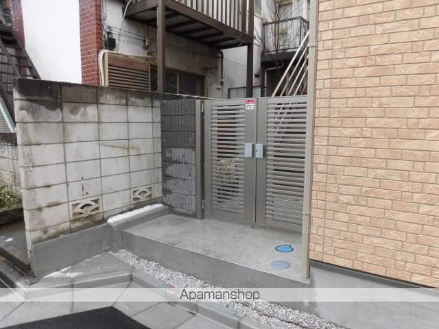ラ・フィーネ三軒茶屋の玄関写真