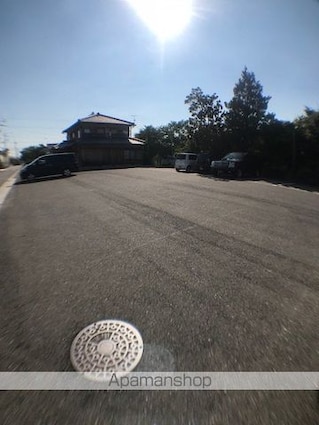 クイーンパレス[2DK/58.41m2]の駐車場1