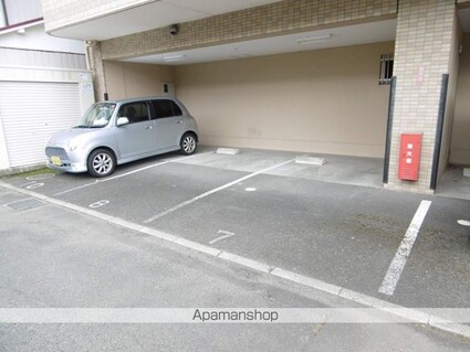 リヴィエール若林[1K/27.2m2]の駐車場