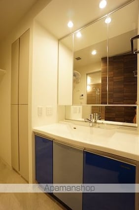 ロイヤルパークスＥＲ万代[2LDK/64.72m2]の洗面所