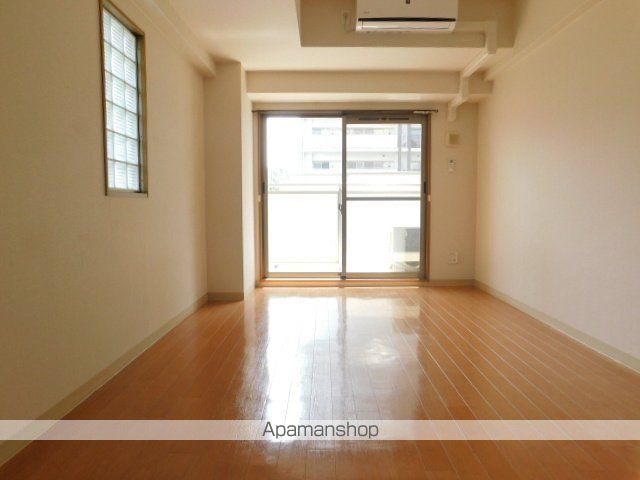 AZURE ESAKAの内装写真