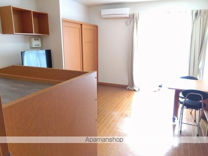 香川県坂出市久米町２丁目[1K/26.49m2]のリビング・居間