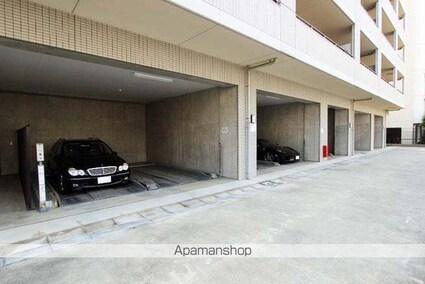 コンフォリア田町[2LDK/61.88m2]の駐車場2