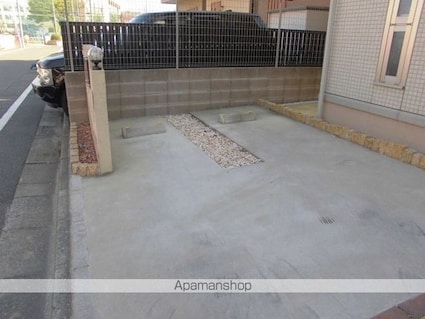 フローラ[1LDK/40.07m2]の駐車場