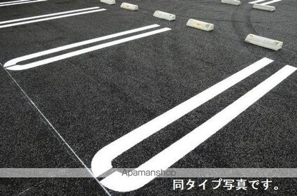 アルバスラピスⅠ[1LDK/50.05m2]の駐車場