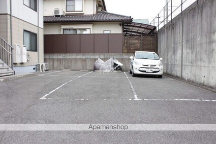 グランドメゾン平原台[2DK/47.48m2]の駐車場1