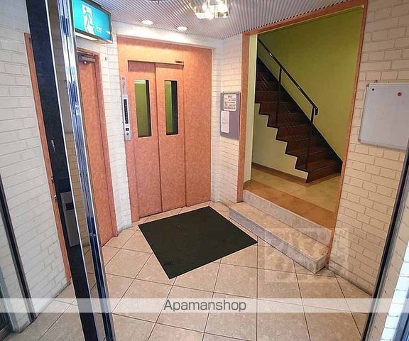 コスモリード京都今出川の玄関写真