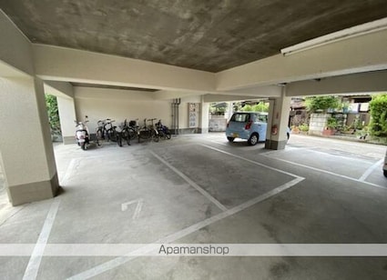 メゾンカトレア[2DK/34m2]の駐車場2