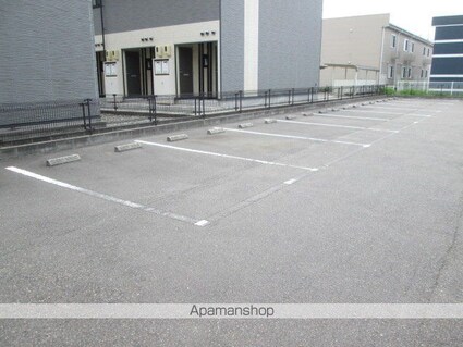 レオパレスみやびⅡ[1K/20.28m2]の駐車場