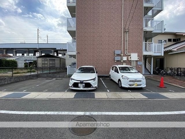 レオパレスＰａｒｋＴｏｗｎ和泉[1K/20.81m2]の駐車場