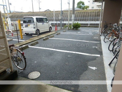 滋賀県大津市大萱１丁目[1K/27.72m2]の駐車場