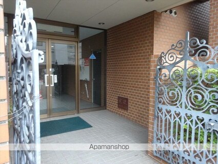 和歌山県和歌山市十番丁[1K/46.38m2]のエントランス1