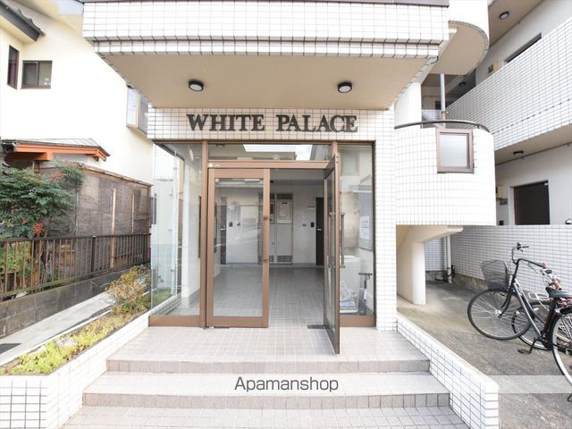 ホワイトパレスの玄関写真