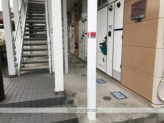 レオパレスメイプルの玄関写真