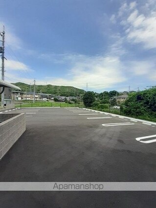 ラーゴム　Ａ[1K/31.66m2]の駐車場