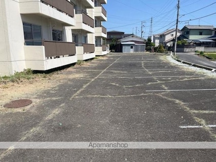 ヴィラナリー元山Ⅱ[3DK/49.8m2]の駐車場