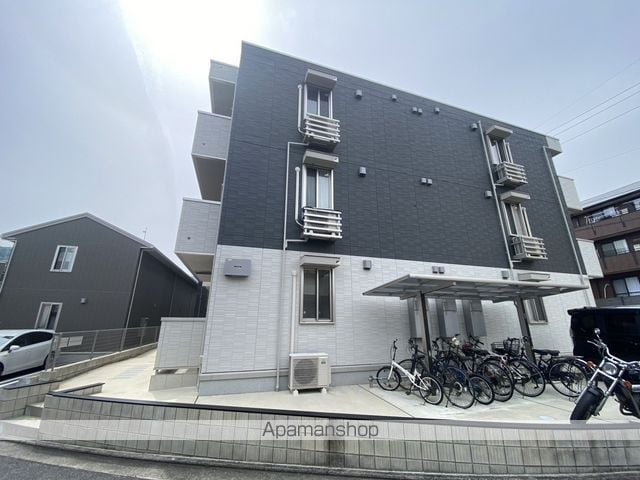 One wide 山本の外観写真