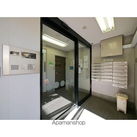 アートビルの玄関写真