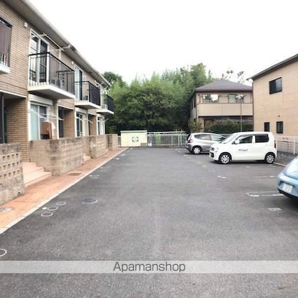 タトゥーイン[2LDK/57.95m2]の駐車場