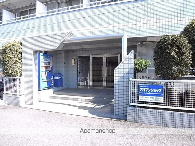 NEPビルの玄関写真