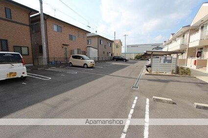 香川県高松市国分寺町新居[1R/33.15m2]の駐車場