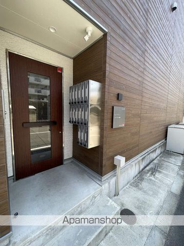 リブリ・グラーデ塚本の玄関写真