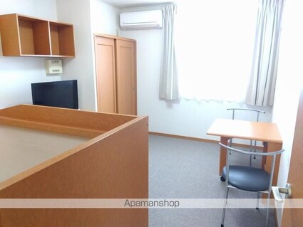 香川県坂出市久米町２丁目[1K/21.81m2]のリビング・居間