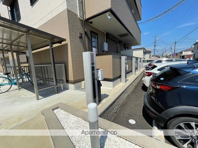 サンプラス[2LDK/55.28m2]の駐車場