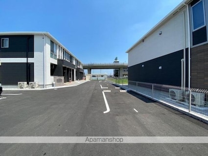 ルリアンⅡ　[1K/31.09m2]の駐車場