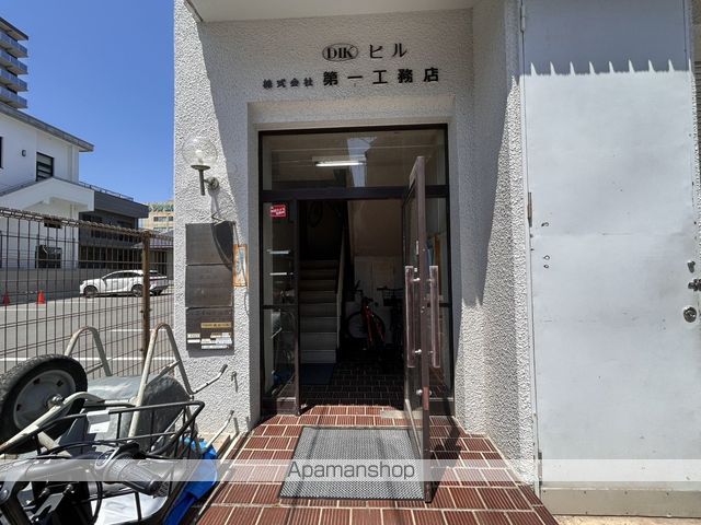 DIKビルの玄関写真