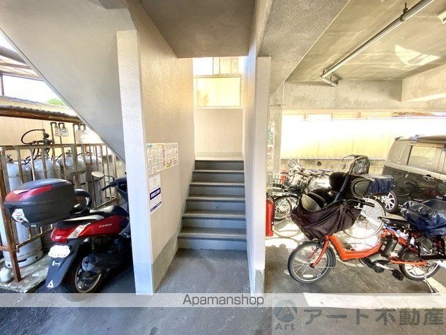 コスモリヴェール朝生田の玄関写真