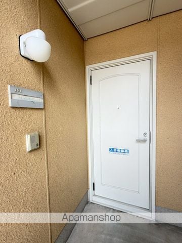 マナハイツ A棟の玄関写真