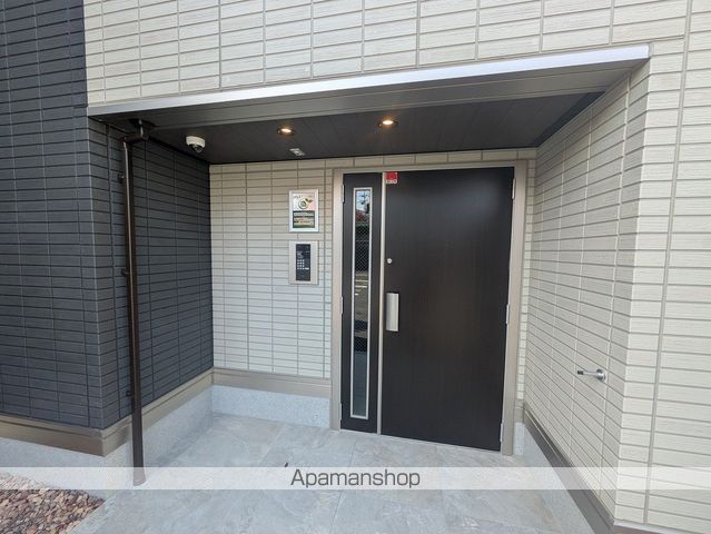 プレミア西条中央A棟の玄関写真