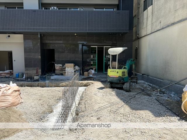 プレリスNEO大阪十三エルヴィオンの玄関写真