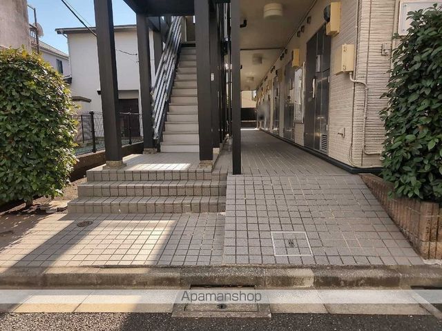 レオパレスシェーネの玄関写真