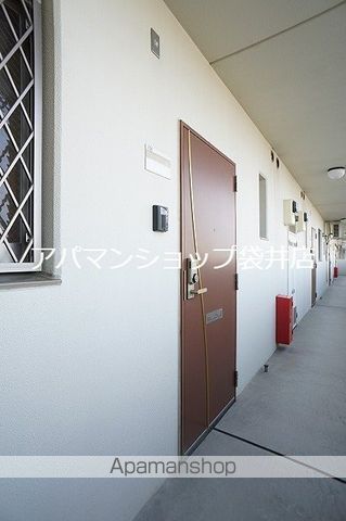 アスティオンIIIの玄関写真