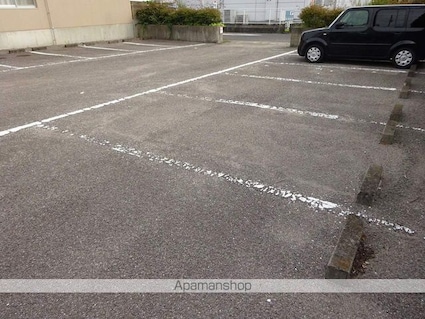 エクシード山城[3SDK/68.5m2]の駐車場