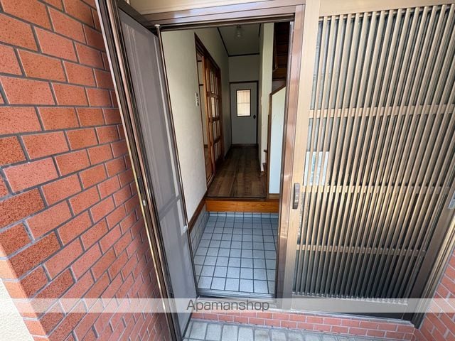 近鉄難波・奈良線 瓢箪山駅 徒歩16分 3階建 築9年の内装写真