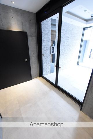 ステージア裏参道の玄関写真