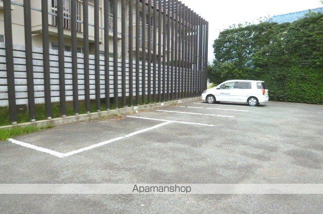 カーサ・エスメラルダA棟の外観写真