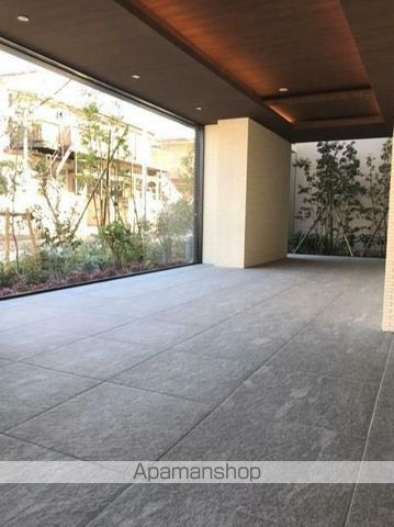 ジオエント中野弥生町の玄関写真