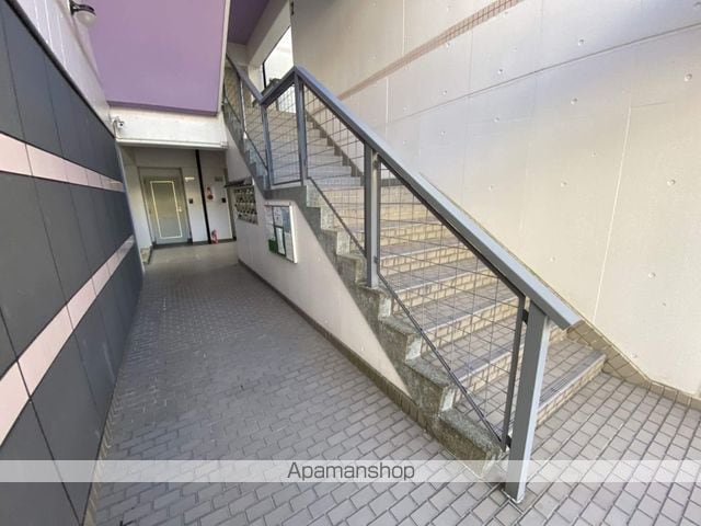 ノアール岡町の玄関写真