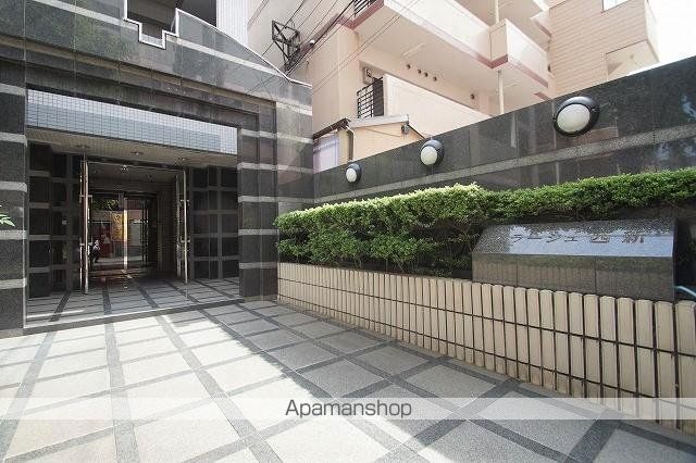 パラージュ西新の玄関写真